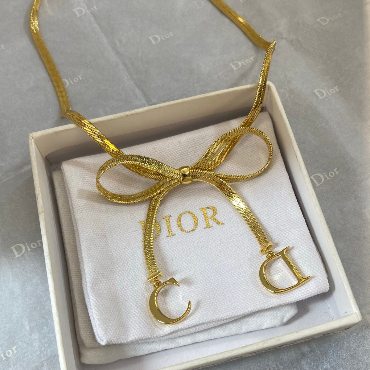 Bow Necklace