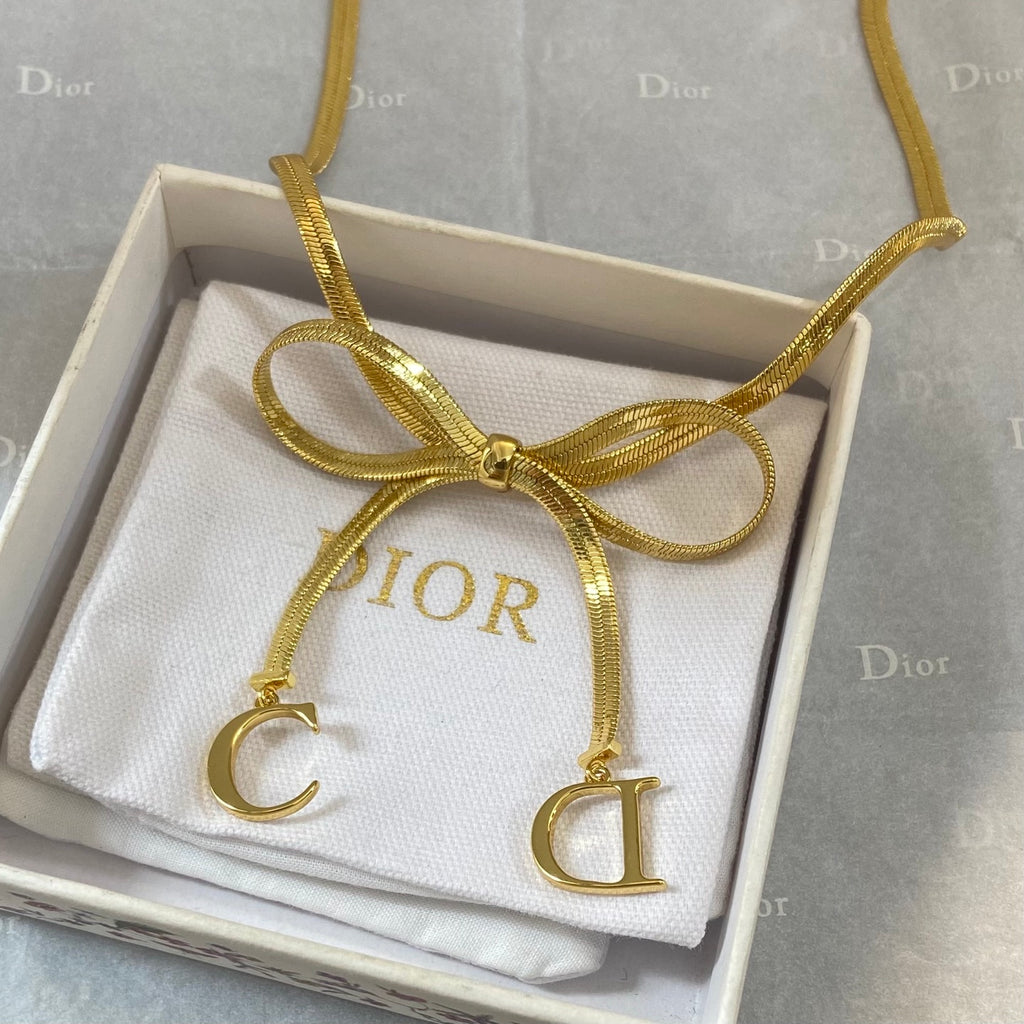 Bow Necklace