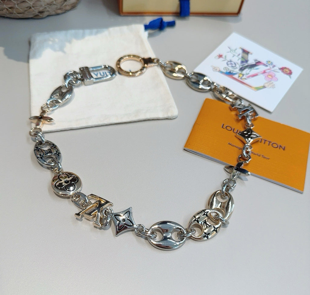 LOUIS VUITTON Metal Bag Charm Keychain
