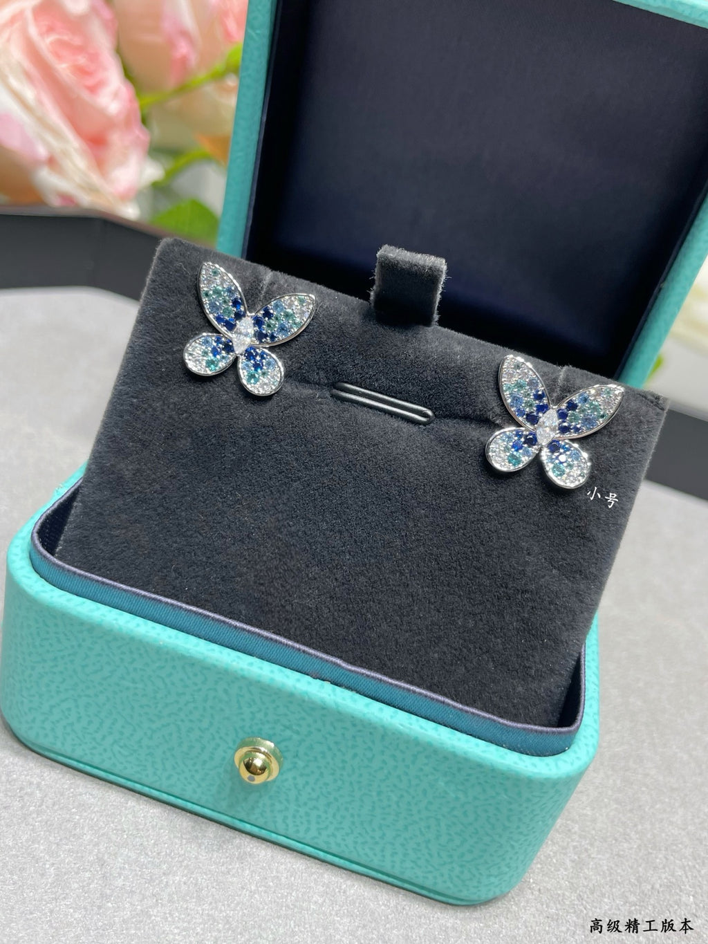 P115 Bow Earrings