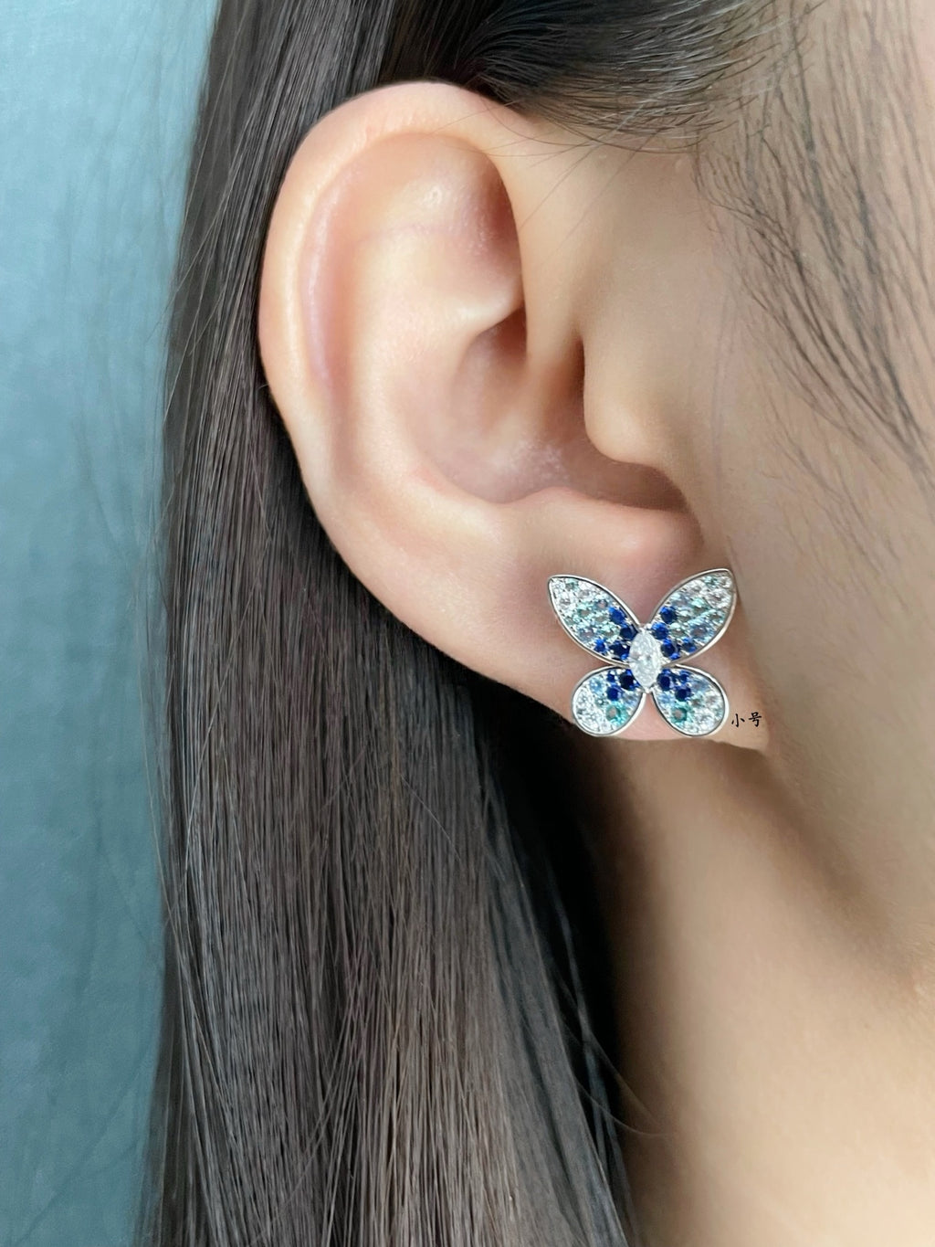P115 Bow Earrings