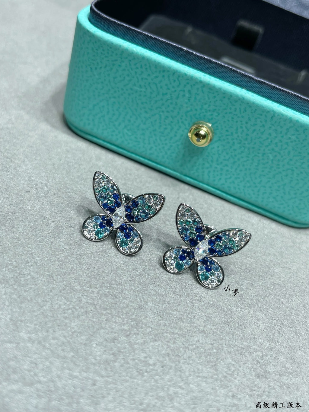 P115 Bow Earrings