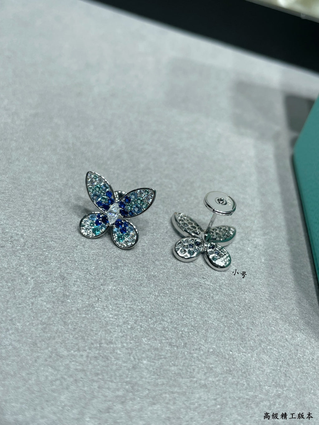 P115 Bow Earrings