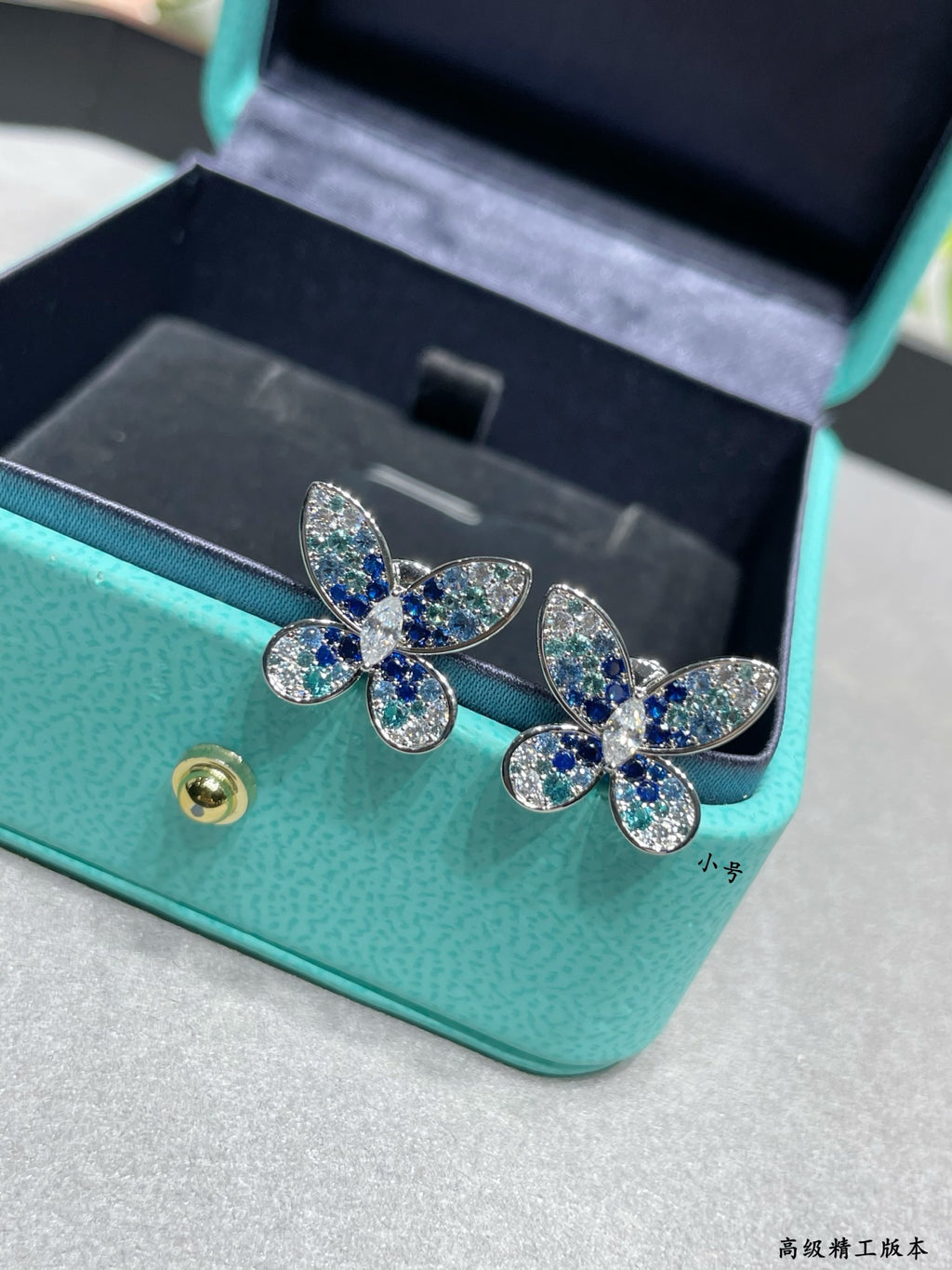 P115 Bow Earrings