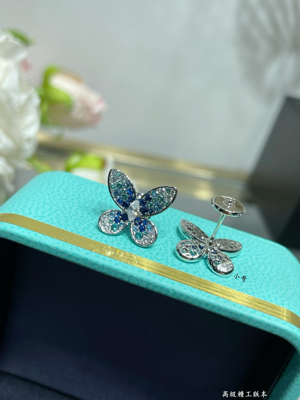 P115 Bow Earrings