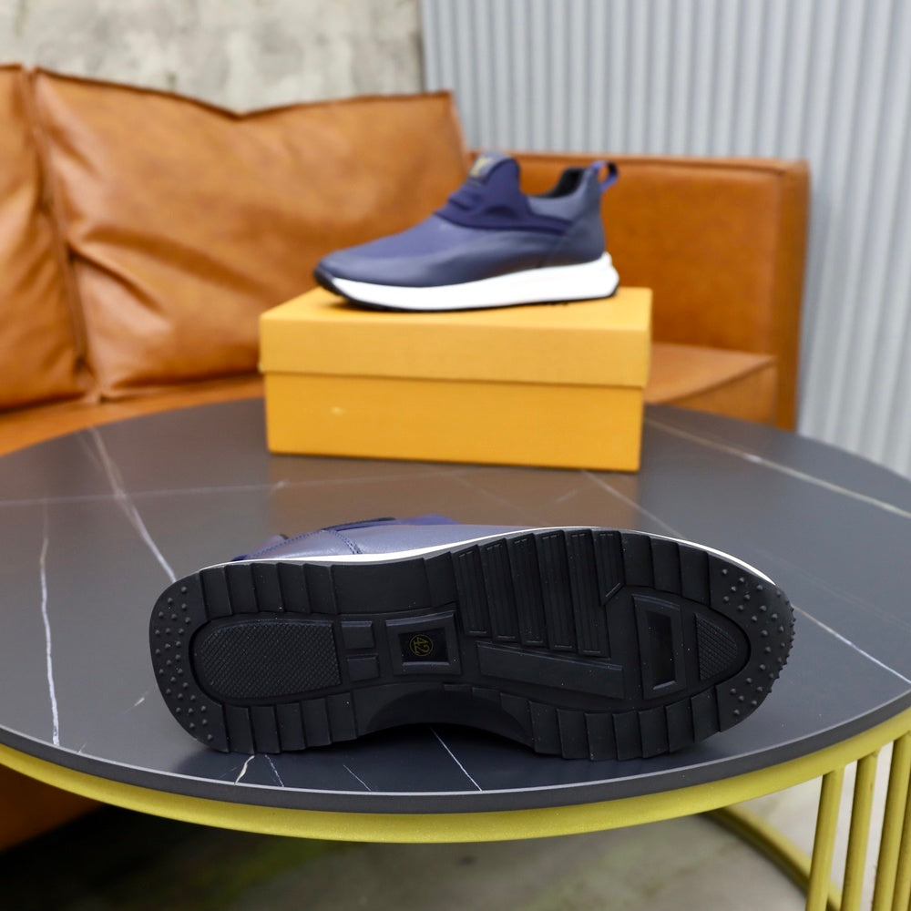 Louis Vuitton Men's Sneakers - Style 426689