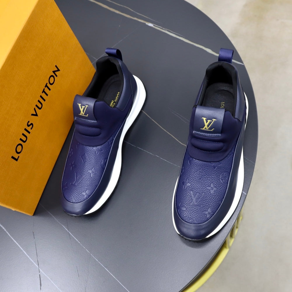 Louis Vuitton Men's Sneakers - Style 426689