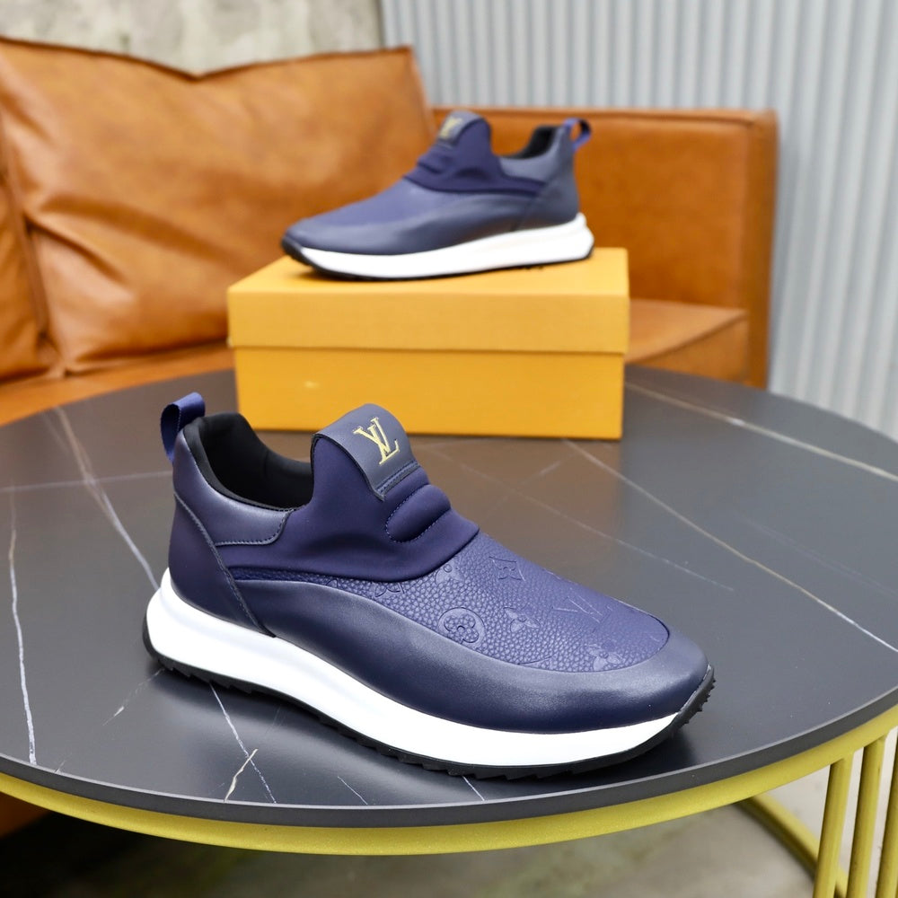 Louis Vuitton Men's Sneakers - Style 426689