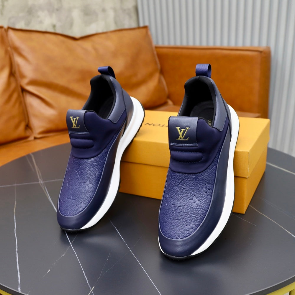 Louis Vuitton Men's Sneakers - Style 426689