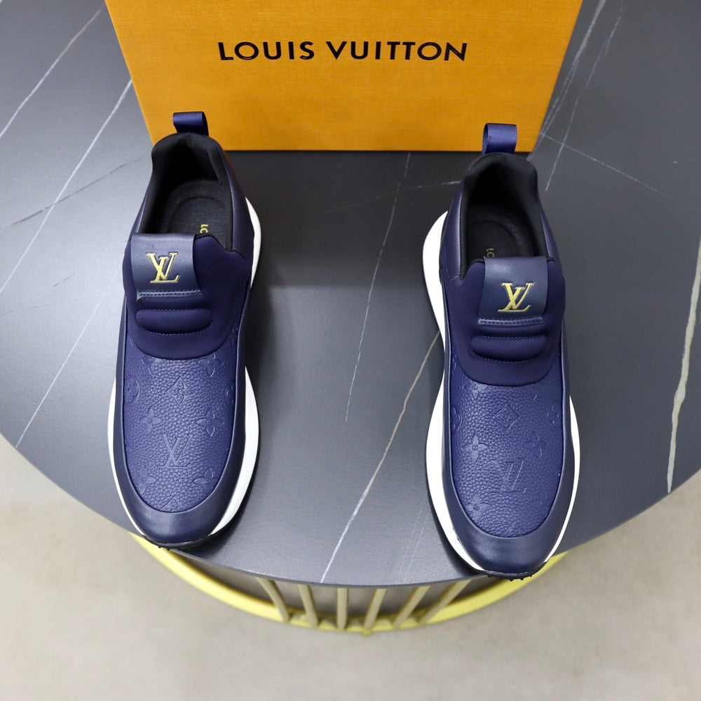 Louis Vuitton Men's Sneakers - Style 426689