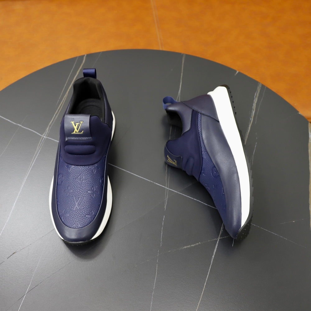Louis Vuitton Men's Sneakers - Style 426689