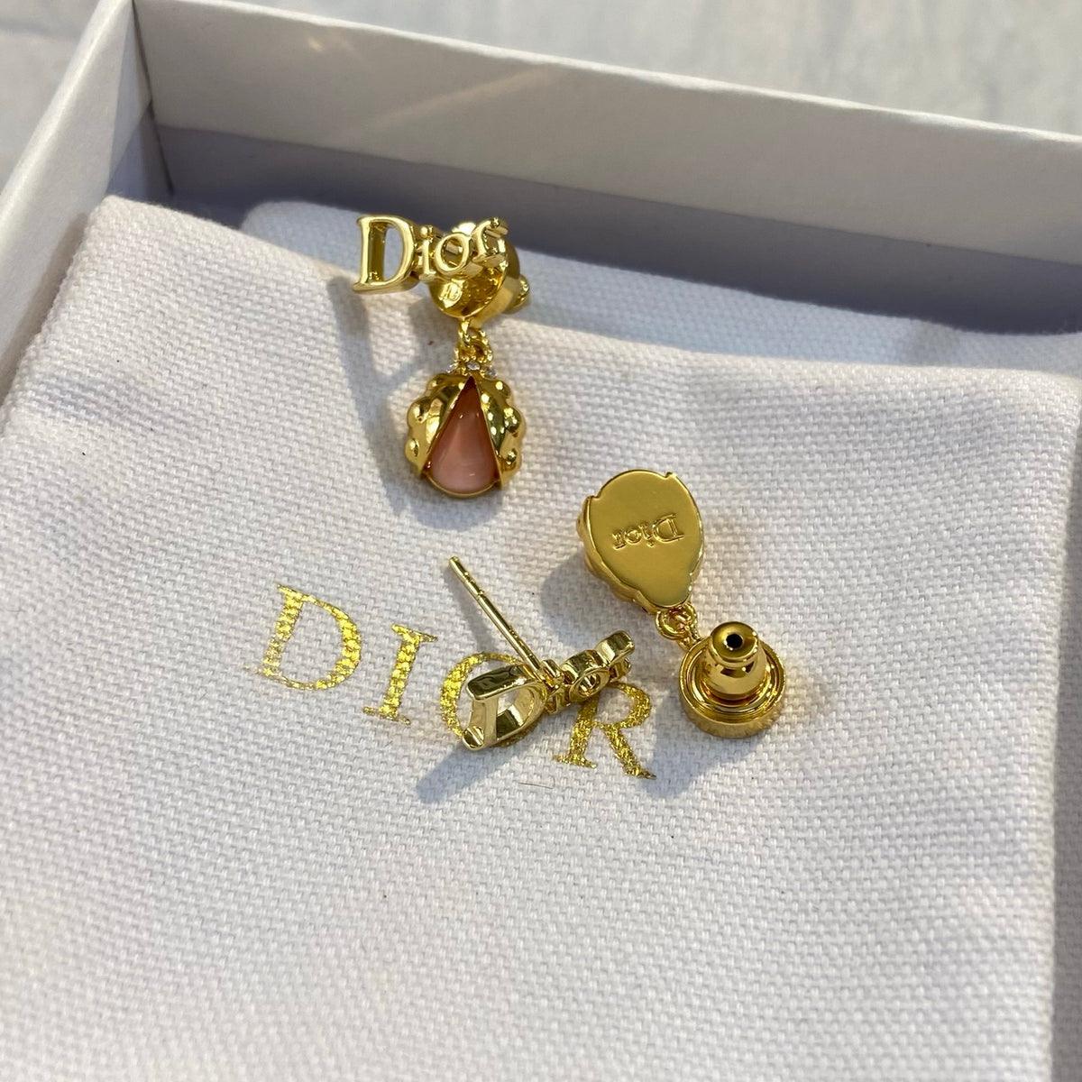 P75 Pendant Necklace