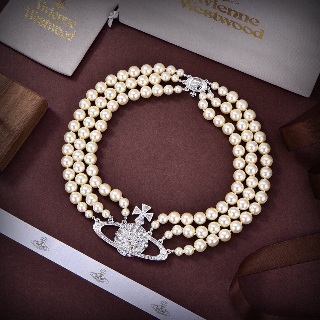 VIVIENNE WESTWOOD Necklace