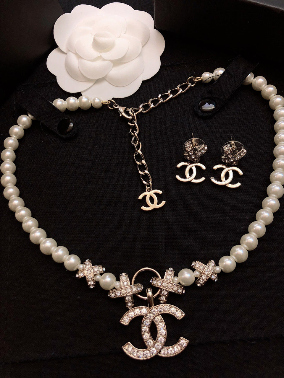 CHANEL Pearl Necklace