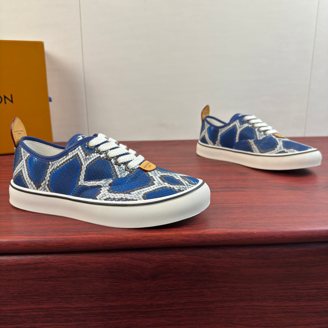 LV Textured Low-Top Casual Sneakers