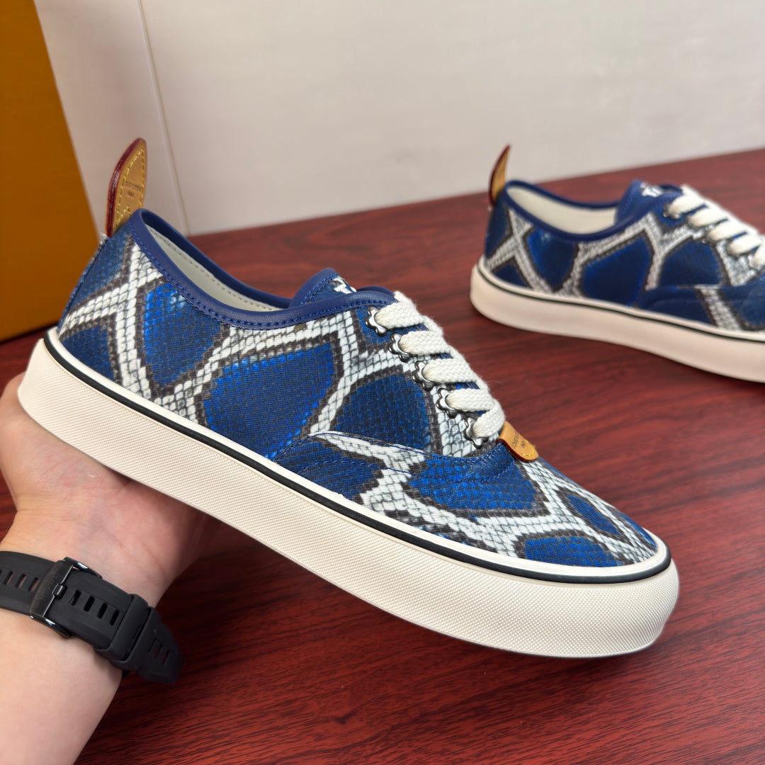 LV Textured Low-Top Casual Sneakers
