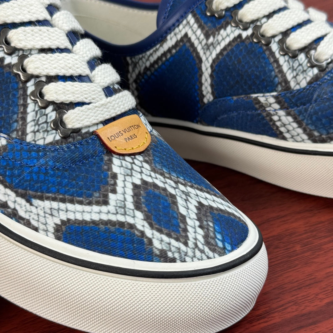 LV Textured Low-Top Casual Sneakers