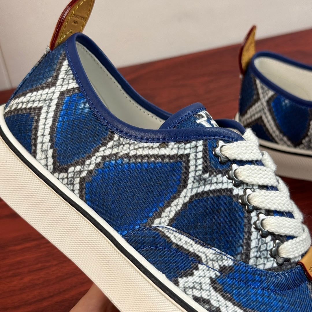 LV Textured Low-Top Casual Sneakers