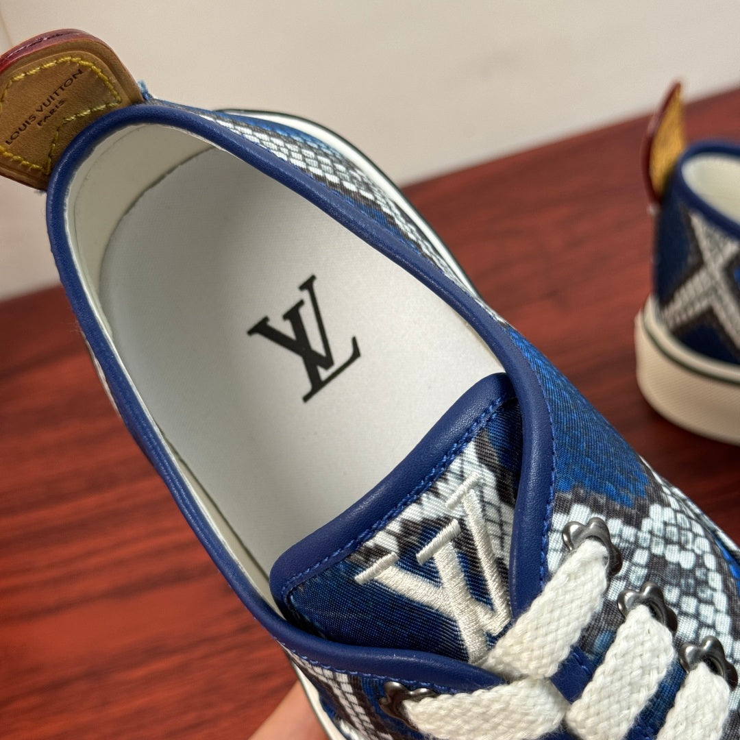 LV Textured Low-Top Casual Sneakers