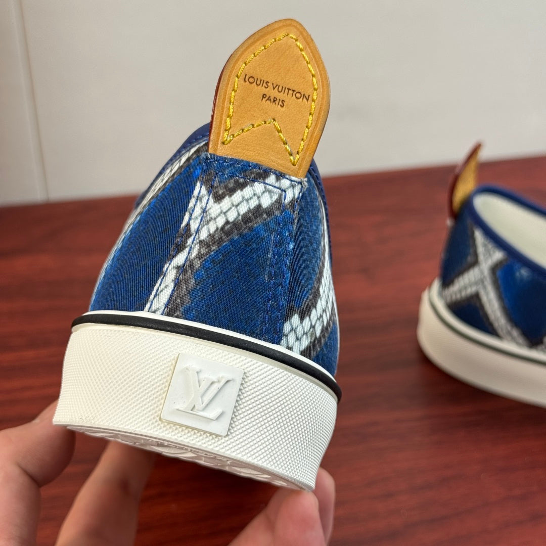 LV Textured Low-Top Casual Sneakers